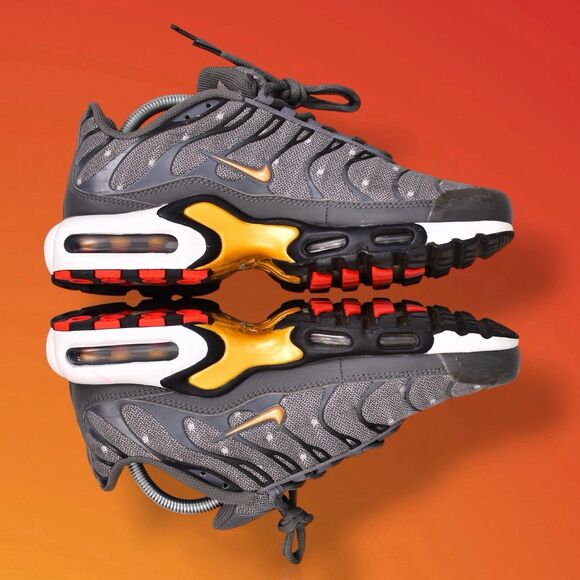 nike air max plus se mens size 7.5 iron grey-metallic gold-black dm7570-002 main image 4